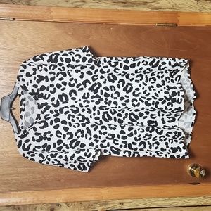 Snow leopard print tee !